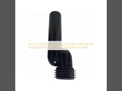 O tubo curvo que conecta o tubo de entrada de água para descarga à caixa acoplada do vaso sanitário.